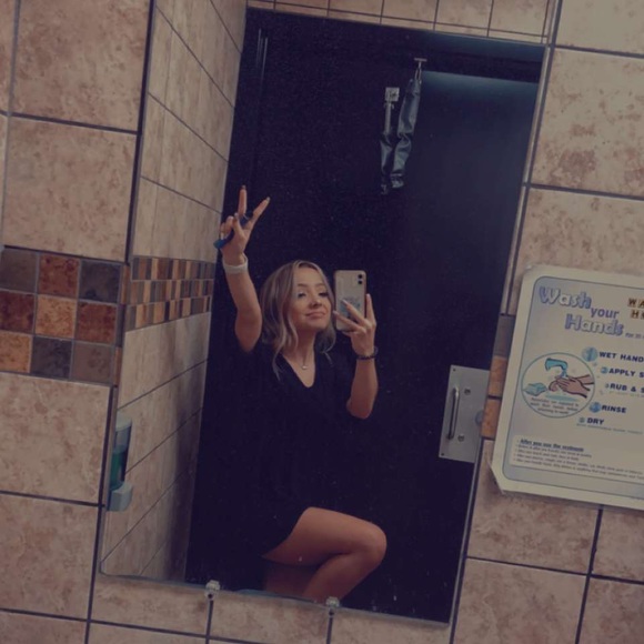 Meet your Posher, Riley - Picture 1 of 1